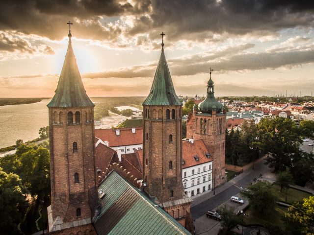 PŁOCK. KSIĄŻĘCE MIASTO-BOHATER - Moda Na Mazowsze