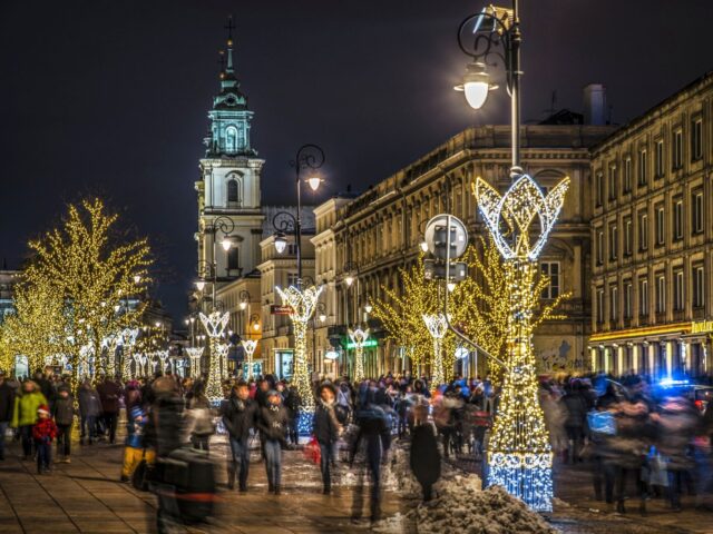 WARSZAWA. ILUMINACJA W CZASIE PANDEMII