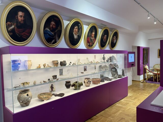 MUZEUM HISTORII RADOMIA. ŚREDNIOWIECZNE ARTEFAKTY I HOLOGRAMY
