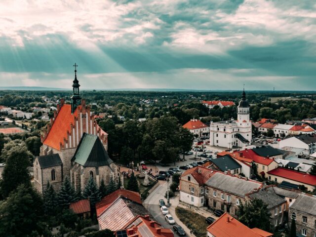 SZYDŁOWIEC. MIASTO, GDZIE CZAS PŁYNIE WOLNIEJ