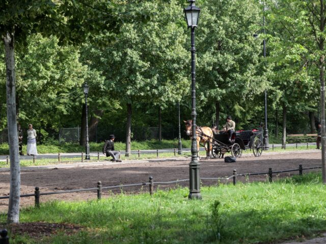 NA TRAKCIE KRÓLEWSKIM OŻYŁA WARSZAWA Z LALKI PRUSA