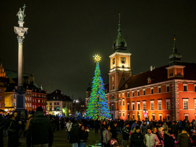 MIKOŁAJKI WARSZAWSKIE 2025. KONCERTY, JARMARKI, WARSZTATY, REJSY NA WIŚLE I OPERA O WARSZAWIE W KAŻDYM DOMU