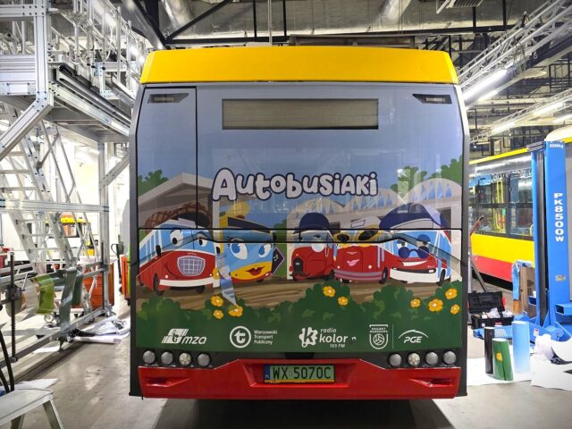 WAKACYJNY AUTOBUS WARSZAWSKIEGO TRANSPORTU PUBLICZNEGO